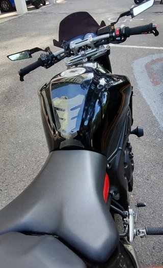 Yamaha FZ1 N Negra con Extras