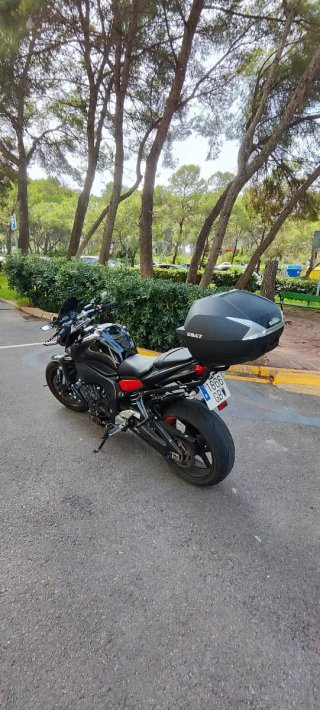 Yamaha FZ1 N Negra con Extras