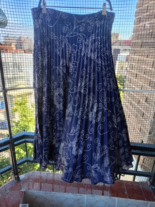 Falda midi plisada azul