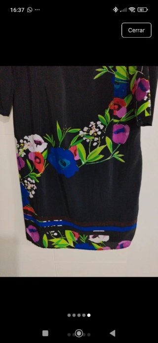 Vestido Negro con Estampado Floral