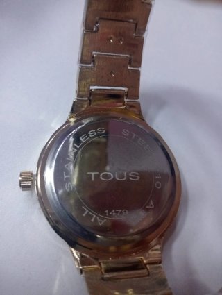 Reloj Tous Dorado con Detalles Brillantes