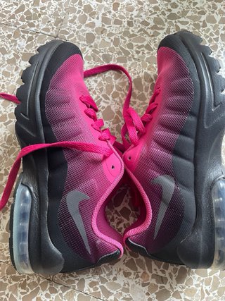 Zapatillas Nike Rosa y Negro