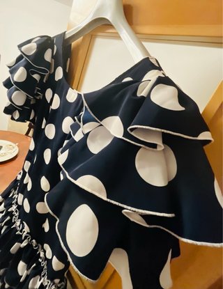 Traje de flamenca azul marino lunares blancos