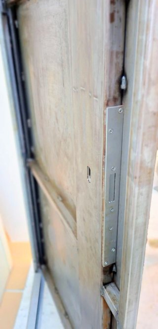 Puerta Blindada con Marco Metálico