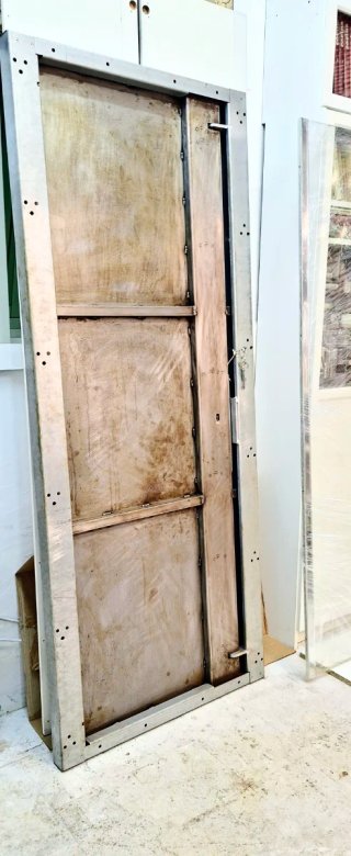 Puerta Blindada con Marco Metálico