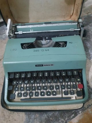 Máquina de escribir Olivetti Lettera 32
