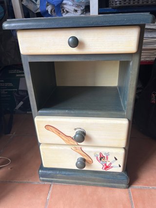 Comodino per bambini in legno
