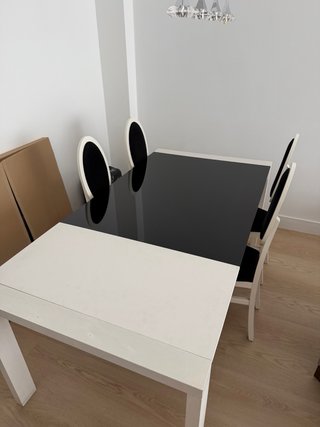 Mesa de Comedor con 4 Sillas