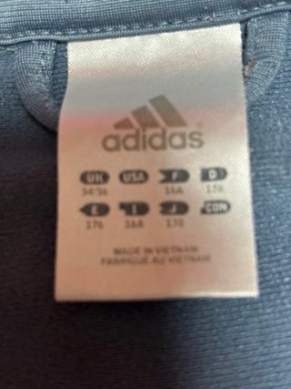 Chaqueta de chándal adidas pequeña mancha pintura