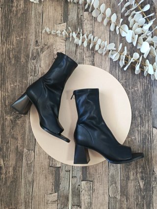 Botín peet toe eco piel  ♡ Stradivarius * núm 37