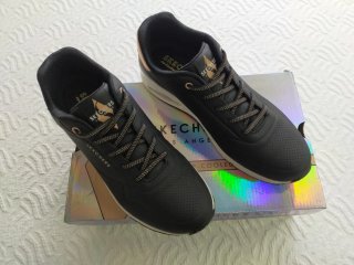 Zapatillas Skechers Street Negras y Doradas
