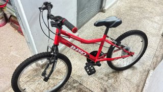 Bicicleta infantil B-PRO 20 roja