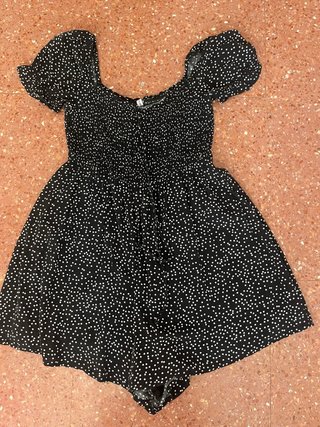 Mono corto negro con lunares blancos