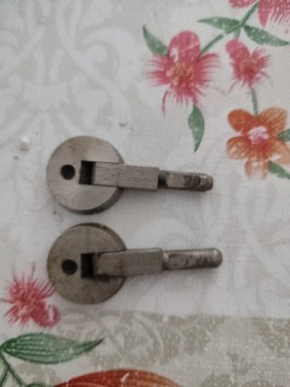 2 Bisagras para Máquina de Coser Antigua