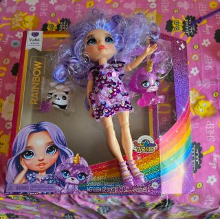 Muñeca Rainbow High Violet Willow con Mascota
