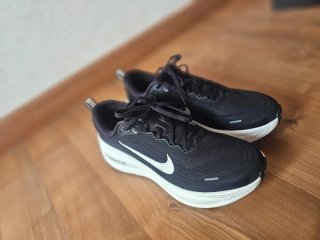Nike Vomero Plus +