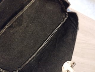 Bolso de hombro de cuero negro
