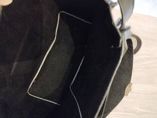 Bolso de hombro de cuero negro