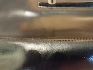 Bolso de hombro de cuero negro