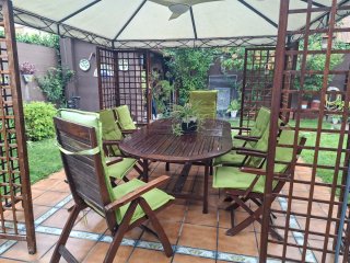 Conjunto de Mesa y Sillas de Jardín en Madera