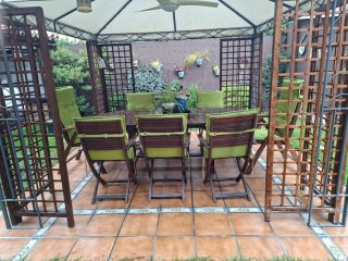 Conjunto de Mesa y Sillas de Jardín en Madera