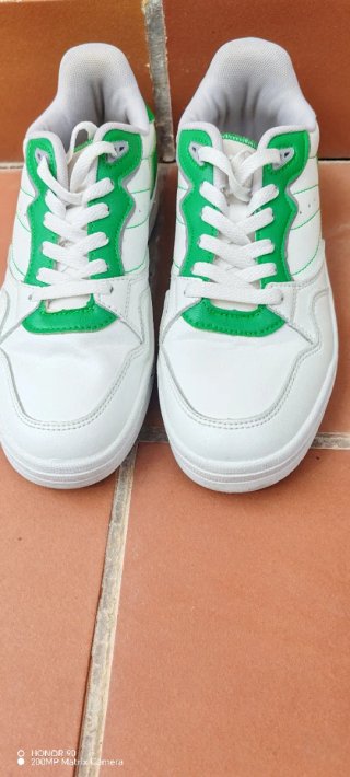 Zapatillas de Zara, Blancas y Verdes. Talla 40.