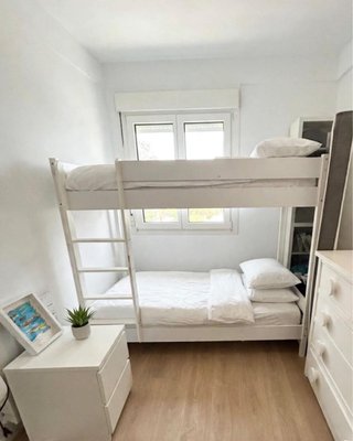 Litera blanca de madera