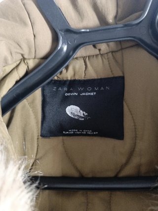Cazadora de plumas Zara en buen estado abriga much