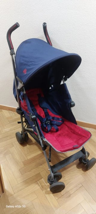 Silla de Paseo Maclaren con funda de lluvia