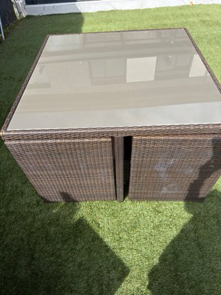 Set de Mesa, 4 Sillas y 2 Taburetes de Ratán