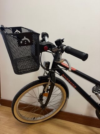 Bicicleta Riverside con cesta y pata de cab