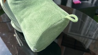 Cabeza de dinosaurio de peluche verde