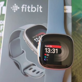 Fitbit Versa 4 Blu