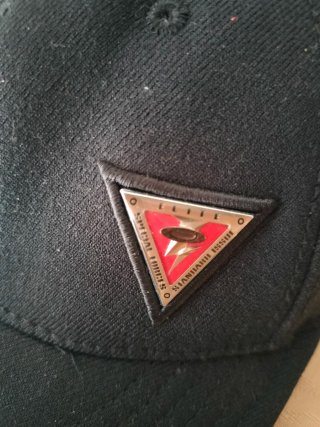 Gorra Oakley Standard Issue (SI) Placa Metálica