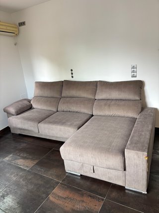 Divano chaise longue in tessuto grigio e marrone