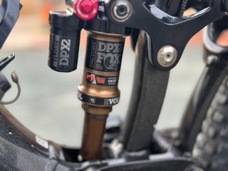 BICICLETA ELÉCTRICA GIANT DE MONTAÑA, TOPE DE GAMA