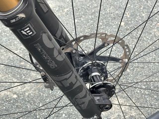 BICICLETA ELÉCTRICA GIANT DE MONTAÑA, TOPE DE GAMA