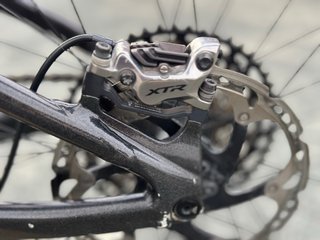 BICICLETA ELÉCTRICA GIANT DE MONTAÑA, TOPE DE GAMA