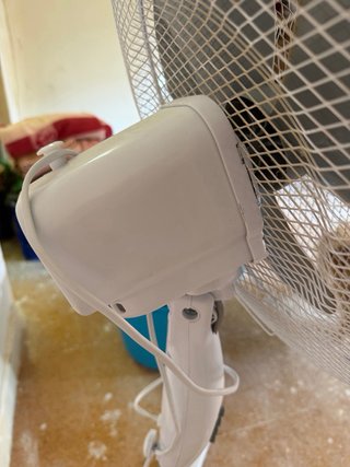 Ventilador de pie blanco