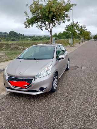 Peugeot 208 2012