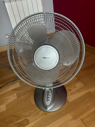 Ventilador de suelo Rowenta plateado