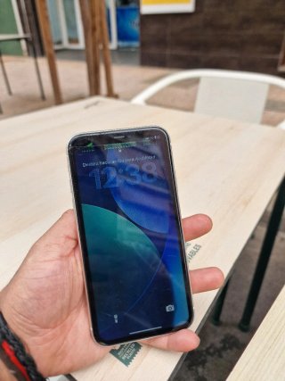 iPhone 11 Pantalla y Tapa Dañadas