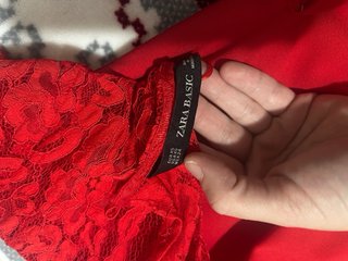 Mono rojo encaje