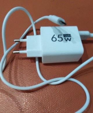 Cargador Carga Rápida 65W y Cable USB