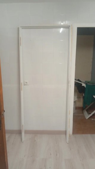 Puerta madera con premarco