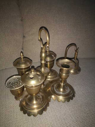 Escribanía de bronce antigua