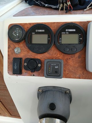 Embarcación Dipol 750 CP con motor Yamaha 150cv