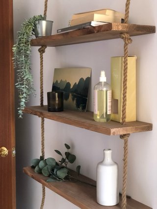 Estantería Colgante de Madera y Cuerda