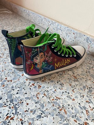 Zapatillas customizadas. Pintadas a mano.