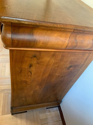 Cómoda de madera clásica